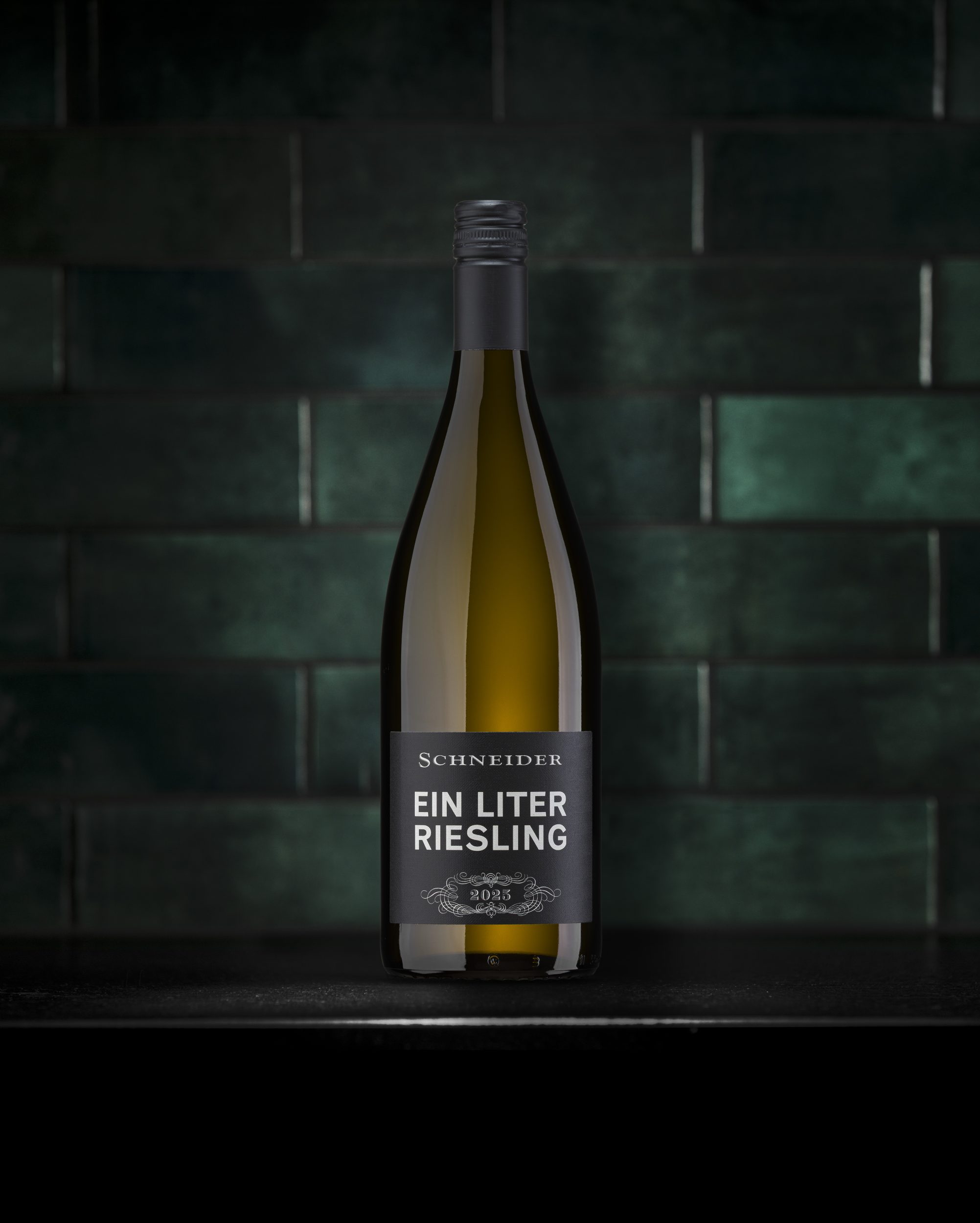 markus-schneider-riesling-ein-liter-wei-wein-2025-trocken image 1